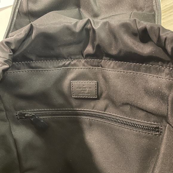 Louis Vuitton discovery backpack - used like new - Picture 2 of 11